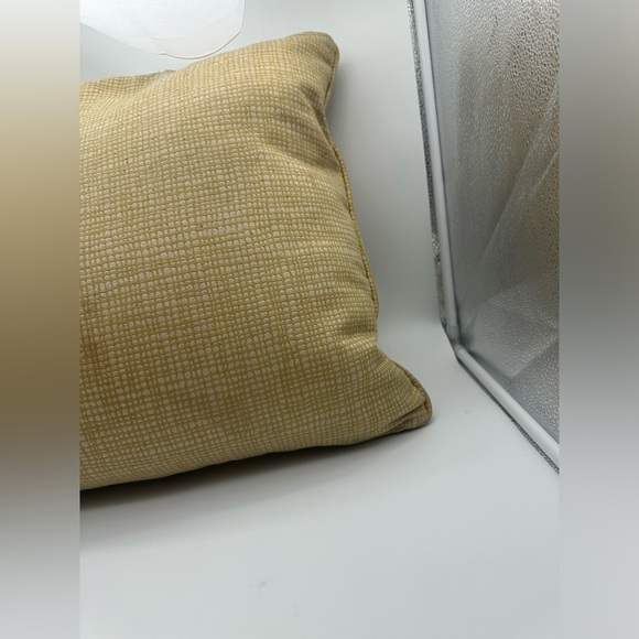 ASHLEY FURNITURE PILLOWS - Picture 11 of 16